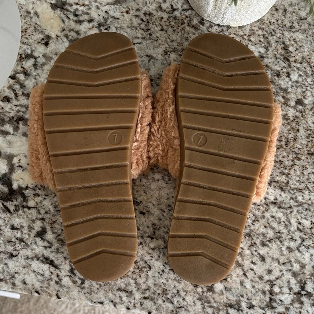 Stars Above teddy slippers - Picture 5 of 5